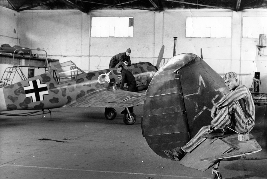 СК-Дайджест: новые фильмы киностудии, памятник Балабанову и кинопоказы в павильоне